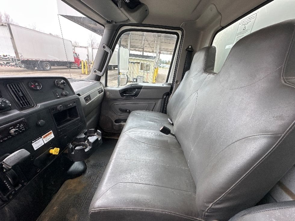 Medium Duty Box Truck-Light and Medium Duty Trucks-International-2020-MV607-Wixom-MI-169,337\n\t\tmiles-$ 46,750 - Image 19