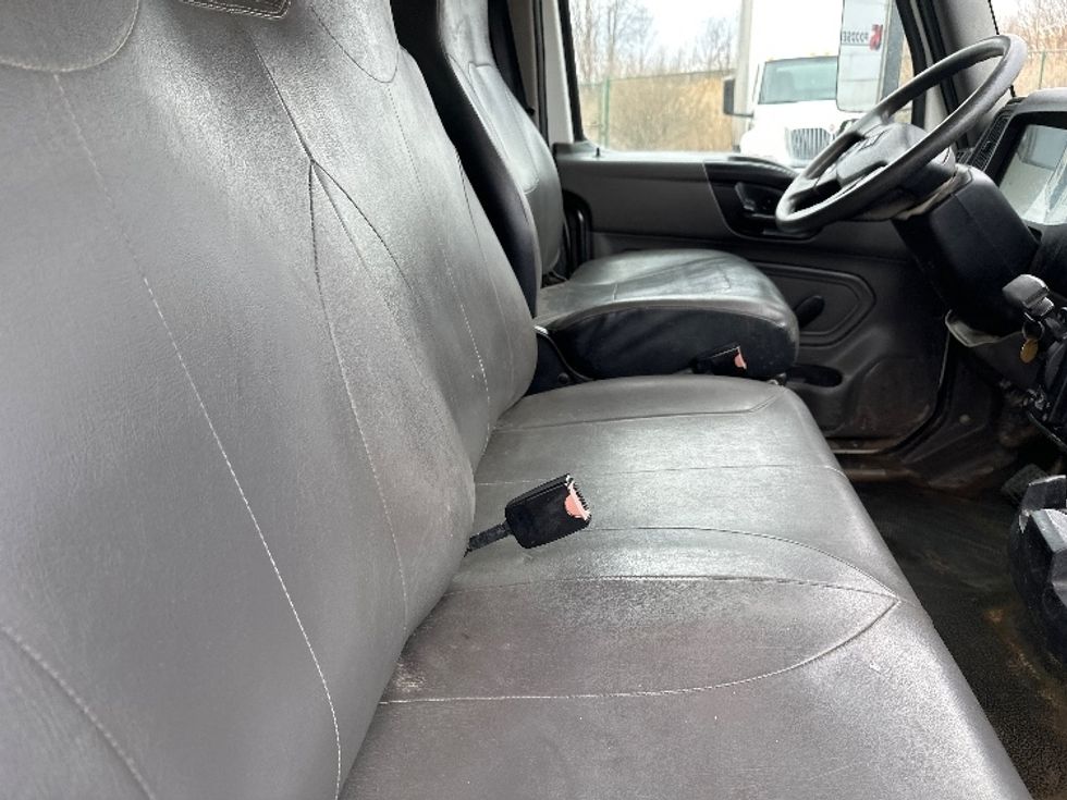 Medium Duty Box Truck-Light and Medium Duty Trucks-International-2020-MV607-Wixom-MI-169,337\n\t\tmiles-$ 46,750 - Image 22