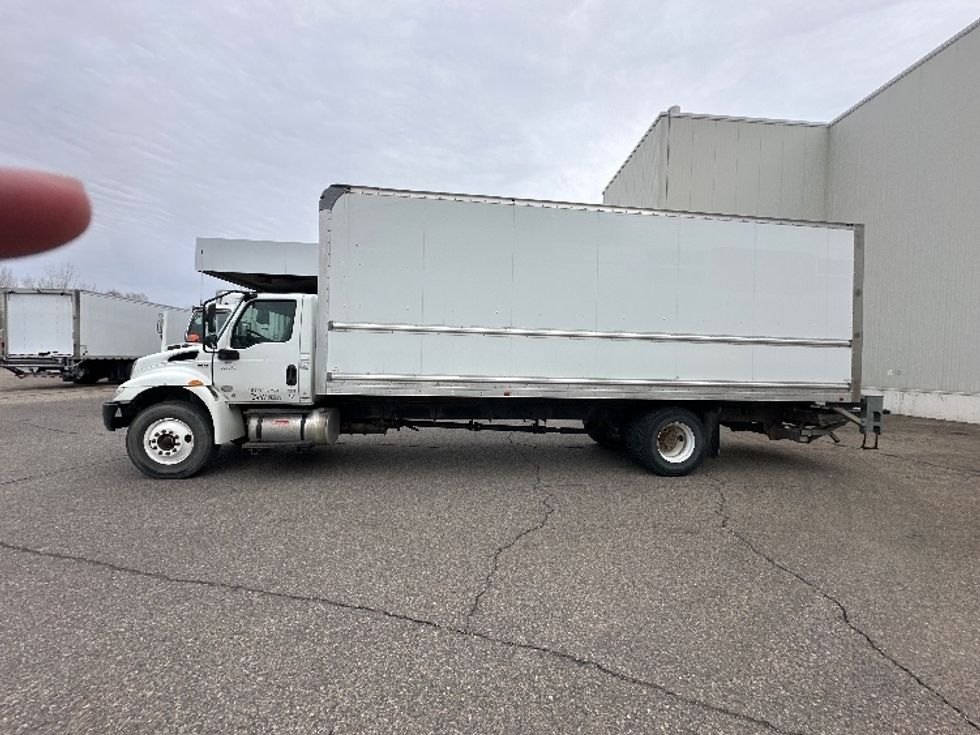 Medium Duty Box Truck-Light and Medium Duty Trucks-International-2020-MV607-Wixom-MI-169,337\n\t\tmiles-$ 46,750 - Image 4