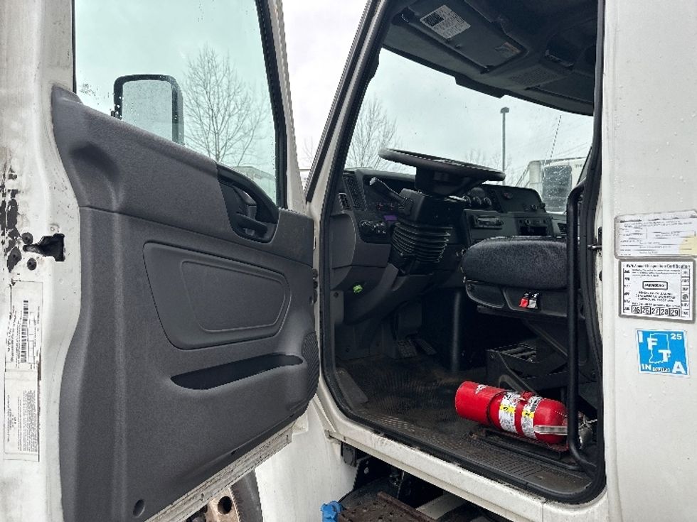 Medium Duty Box Truck-Light and Medium Duty Trucks-International-2020-MV607-Wixom-MI-237,549\n\t\tmiles-$ 27,750 - Image 15