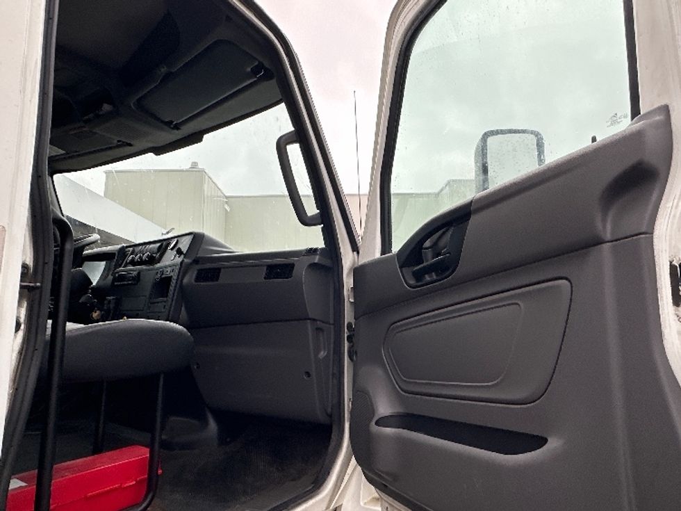 Medium Duty Box Truck-Light and Medium Duty Trucks-International-2020-MV607-Wixom-MI-237,549\n\t\tmiles-$ 27,750 - Image 19