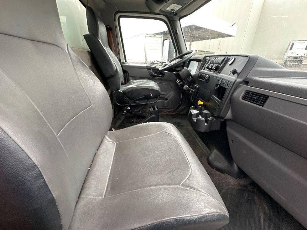 Medium Duty Box Truck-Light and Medium Duty Trucks-International-2020-MV607-Wixom-MI-237,549\n\t\tmiles-$ 27,750 - Image 21