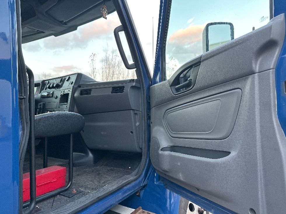 Medium Duty Box Truck-Light and Medium Duty Trucks-International-2020-MV607-Wixom-MI-287,889\n\t\tmiles-$ 28,000 - Image 19