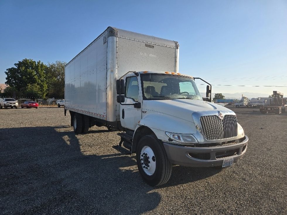 Medium Duty Box Truck-Light and Medium Duty Trucks-International-2020-MV607-Yakima-WA-258,717\n\t\tmiles-$ 31,500 - Image 1