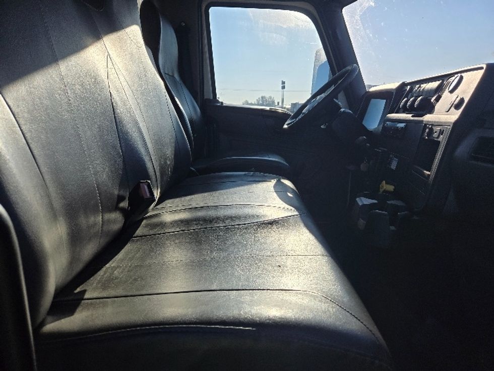 Medium Duty Box Truck-Light and Medium Duty Trucks-International-2020-MV607-Yakima-WA-258,717\n\t\tmiles-$ 31,500 - Image 21