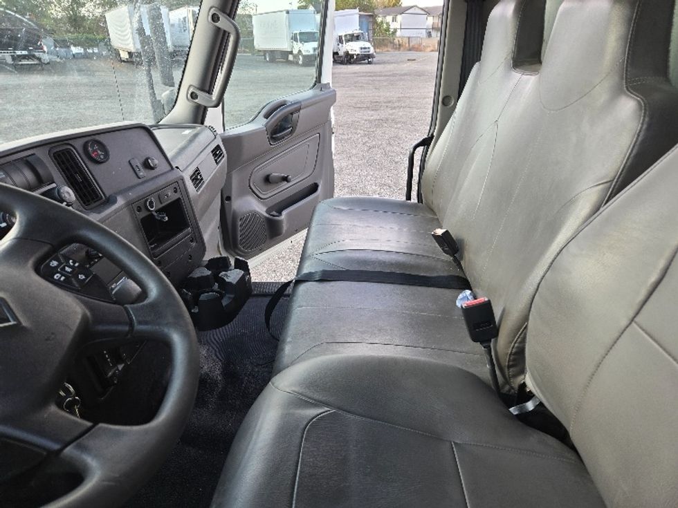 Medium Duty Box Truck-Light and Medium Duty Trucks-International-2020-MV607-Yakima-WA-329,880\n\t\tmiles-$ 21,750 - Image 16