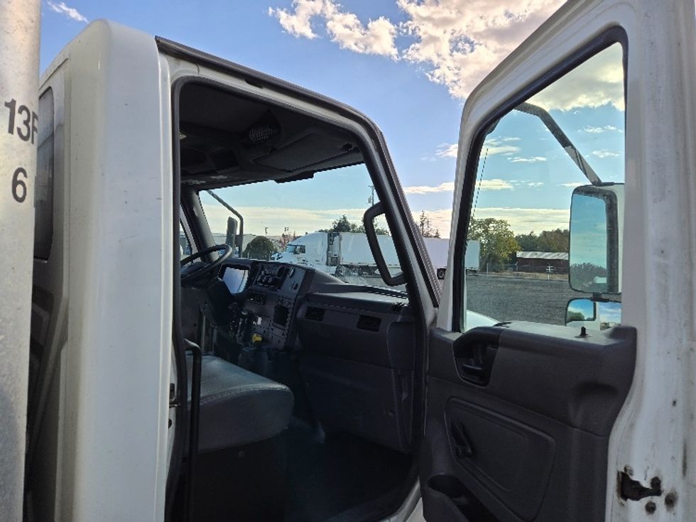 Medium Duty Box Truck-Light and Medium Duty Trucks-International-2020-MV607-Yakima-WA-329,880\n\t\tmiles-$ 21,750 - Image 20