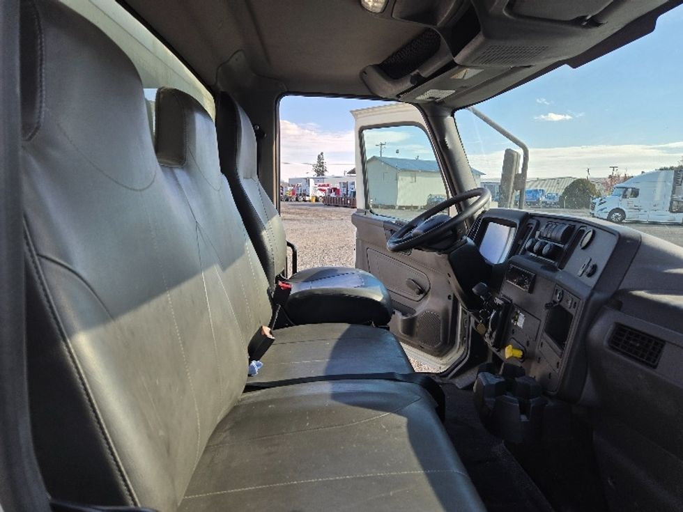 Medium Duty Box Truck-Light and Medium Duty Trucks-International-2020-MV607-Yakima-WA-329,880\n\t\tmiles-$ 21,750 - Image 22