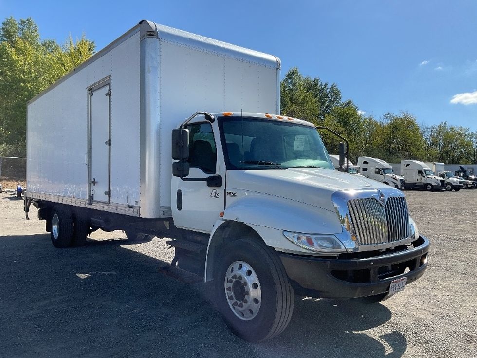 Medium Duty Box Truck-Light and Medium Duty Trucks-International-2020-MV607-Youngstown-OH-182,515\n\t\tmiles-$ 46,750 - Image 1
