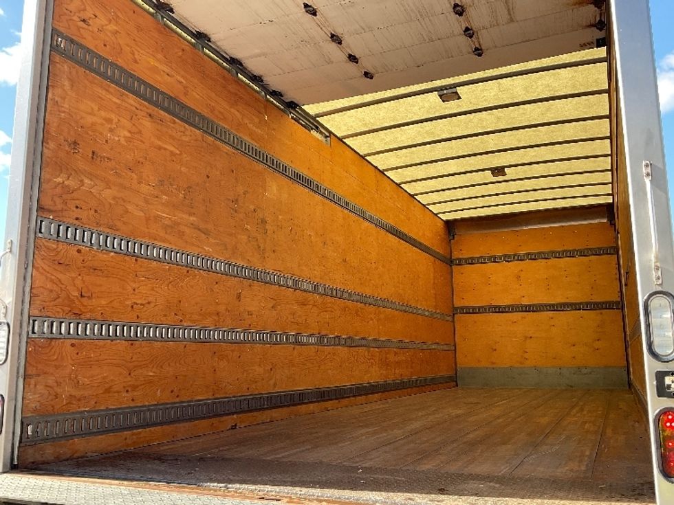 Medium Duty Box Truck-Light and Medium Duty Trucks-International-2020-MV607-Youngstown-OH-182,515\n\t\tmiles-$ 46,750 - Image 11