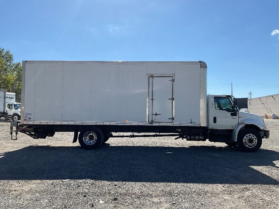 Medium Duty Box Truck-Light and Medium Duty Trucks-International-2020-MV607-Youngstown-OH-182,515\n\t\tmiles-$ 46,750 - Image 15
