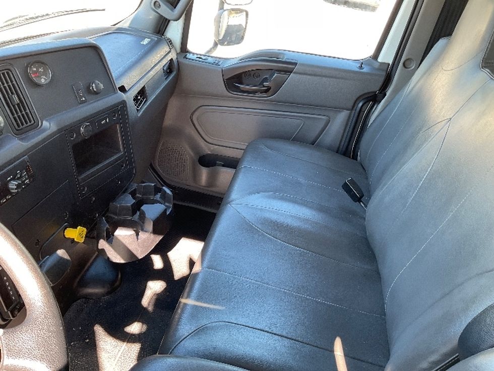 Medium Duty Box Truck-Light and Medium Duty Trucks-International-2020-MV607-Youngstown-OH-182,515\n\t\tmiles-$ 46,750 - Image 19