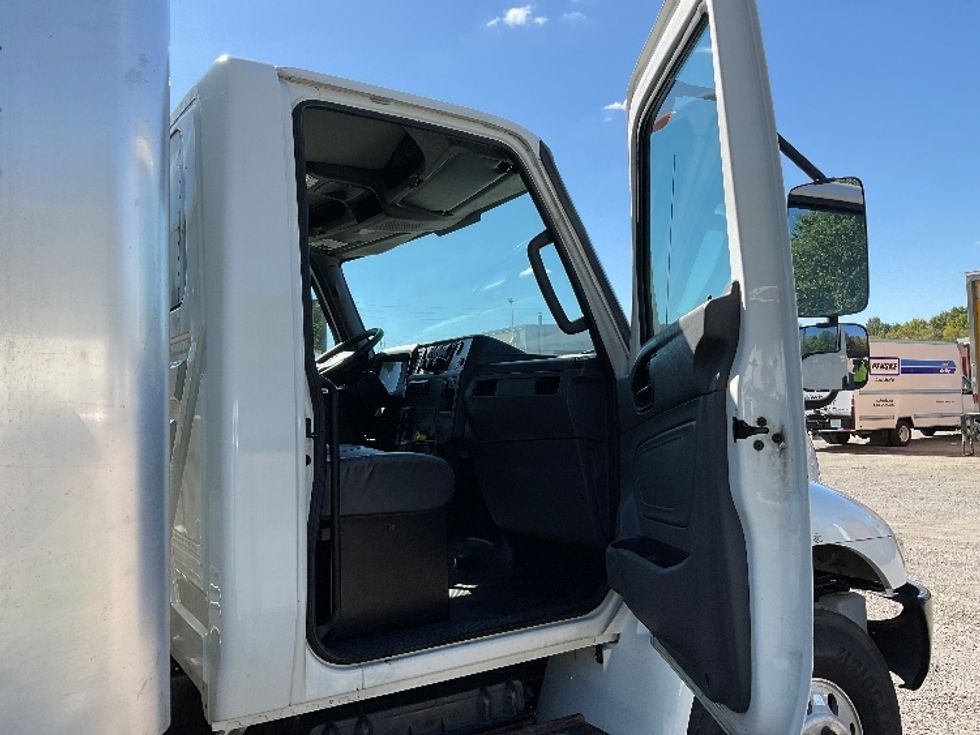 Medium Duty Box Truck-Light and Medium Duty Trucks-International-2020-MV607-Youngstown-OH-182,515\n\t\tmiles-$ 46,750 - Image 20
