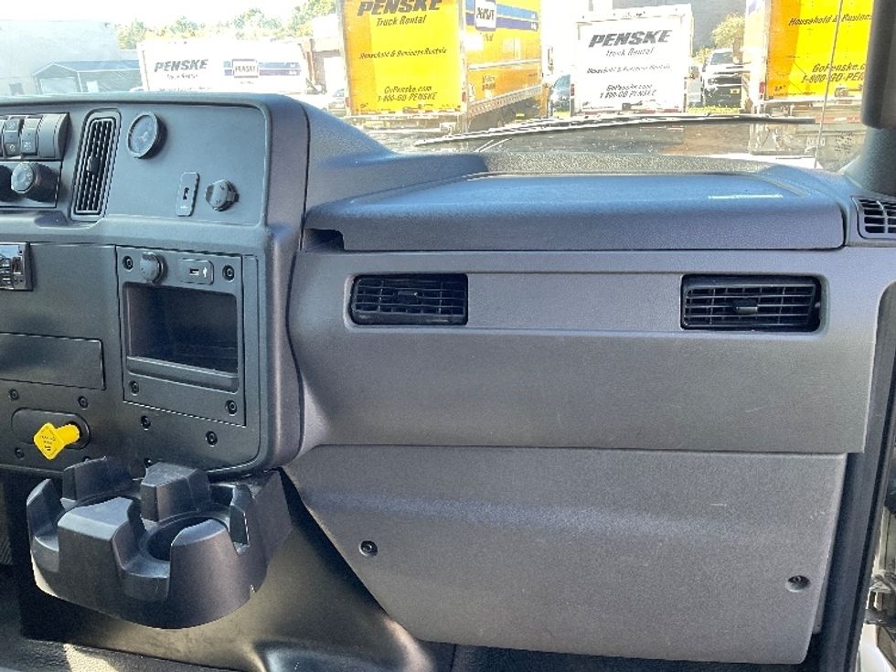 Medium Duty Box Truck-Light and Medium Duty Trucks-International-2020-MV607-Youngstown-OH-182,515\n\t\tmiles-$ 46,750 - Image 21