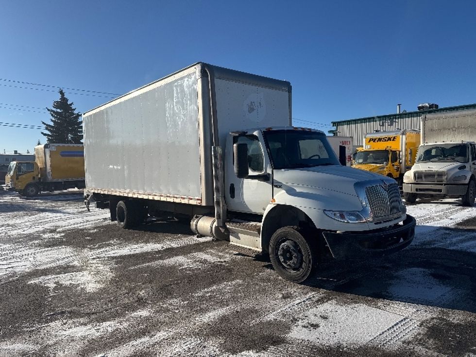 Medium Duty Box Truck-Light and Medium Duty Trucks-International-2020-MV607LP-Calgary-AB-86,782\n\t\tkm-$ 82,500 - Image 1