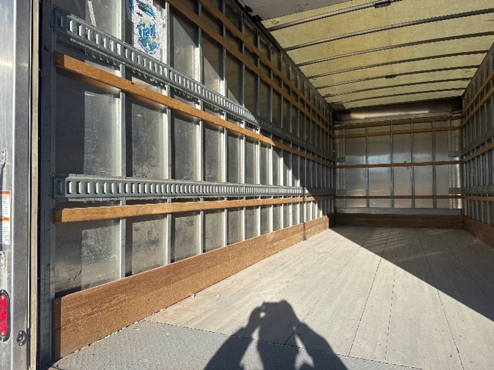 Medium Duty Box Truck-Light and Medium Duty Trucks-International-2020-MV607LP-Calgary-AB-86,782\n\t\tkm-$ 82,500 - Image 10