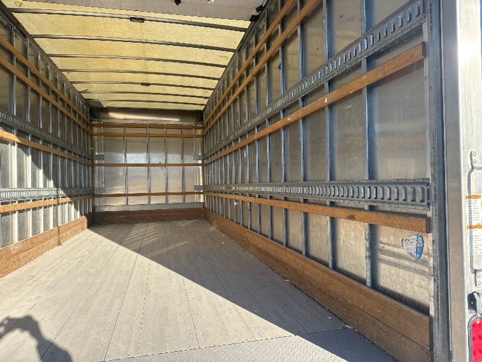 Medium Duty Box Truck-Light and Medium Duty Trucks-International-2020-MV607LP-Calgary-AB-86,782\n\t\tkm-$ 82,500 - Image 11