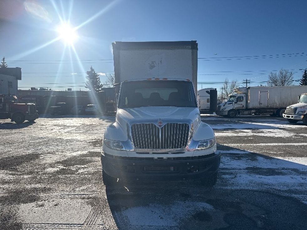 Medium Duty Box Truck-Light and Medium Duty Trucks-International-2020-MV607LP-Calgary-AB-86,782\n\t\tkm-$ 82,500 - Image 2