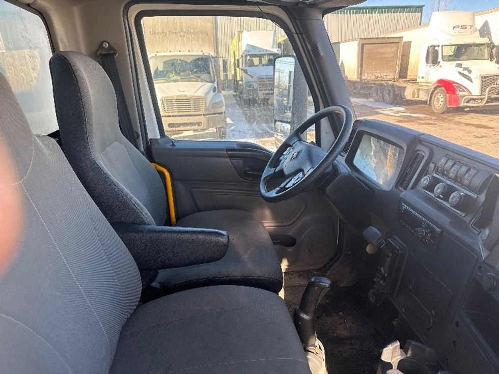 Medium Duty Box Truck-Light and Medium Duty Trucks-International-2020-MV607LP-Calgary-AB-86,782\n\t\tkm-$ 82,500 - Image 21