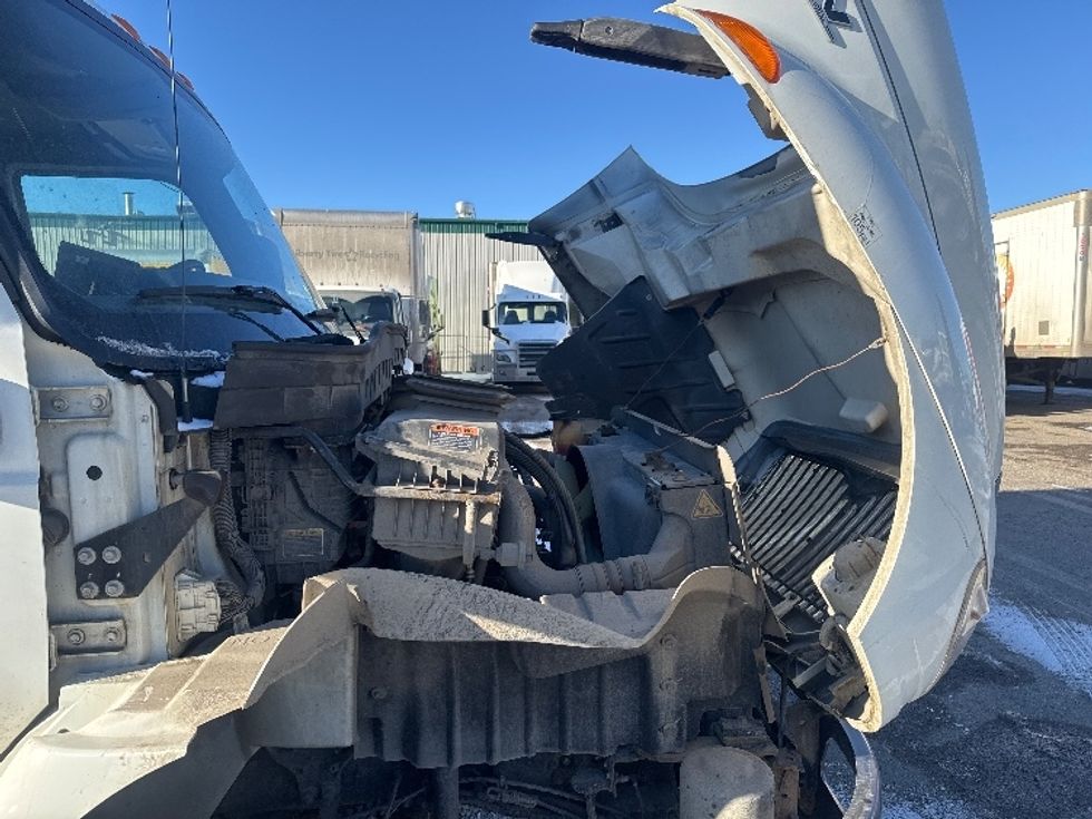 Medium Duty Box Truck-Light and Medium Duty Trucks-International-2020-MV607LP-Calgary-AB-86,782\n\t\tkm-$ 82,500 - Image 22