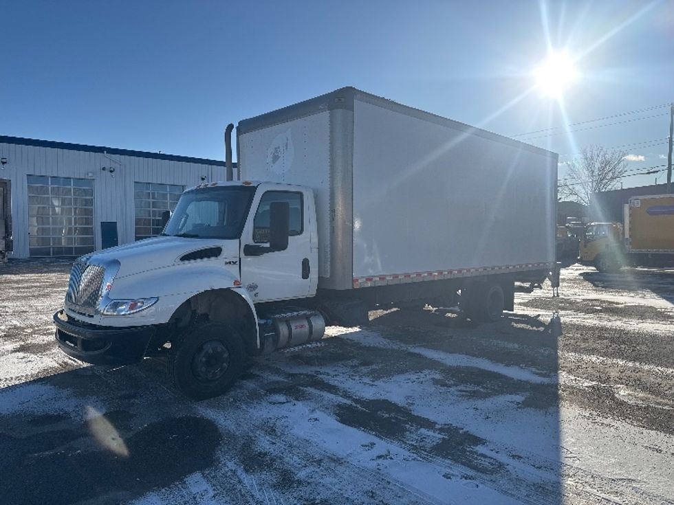 Medium Duty Box Truck-Light and Medium Duty Trucks-International-2020-MV607LP-Calgary-AB-86,782\n\t\tkm-$ 82,500 - Image 3