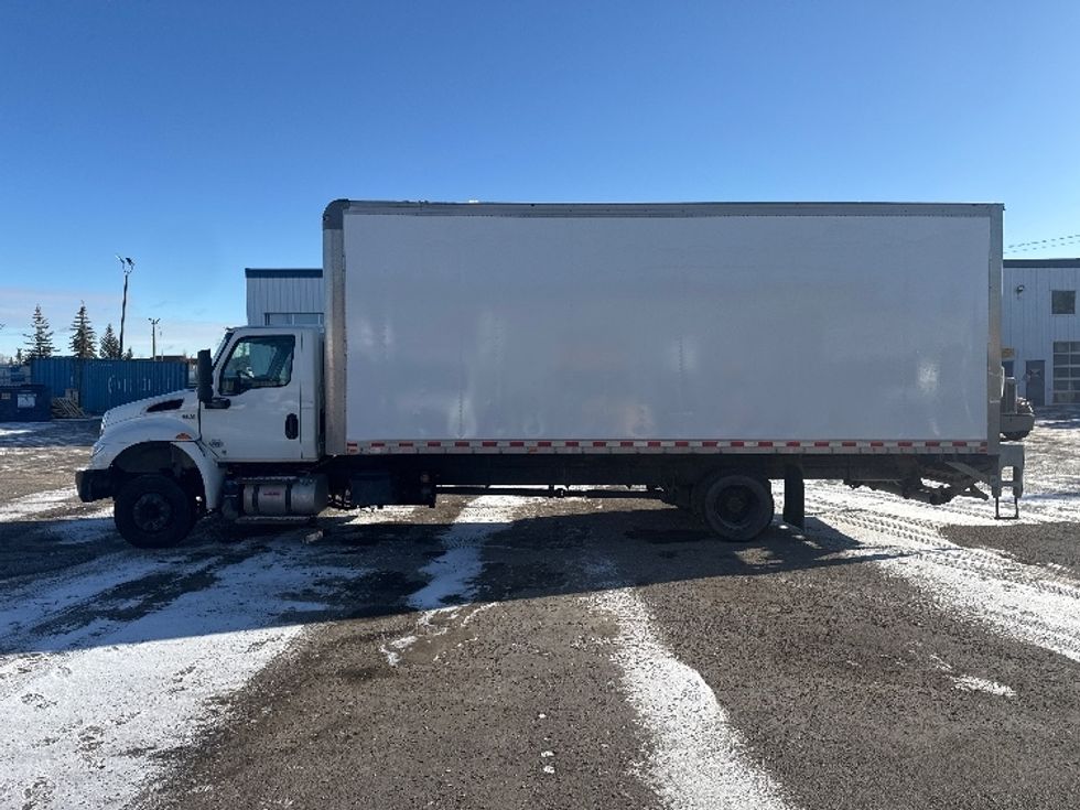 Medium Duty Box Truck-Light and Medium Duty Trucks-International-2020-MV607LP-Calgary-AB-86,782\n\t\tkm-$ 82,500 - Image 4