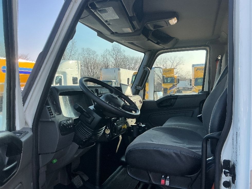 Medium Duty Box Truck-Light and Medium Duty Trucks-International-2020-MV607LP-Dayton-OH-241,876\n\t\tmiles-$ 29,750 - Image 16