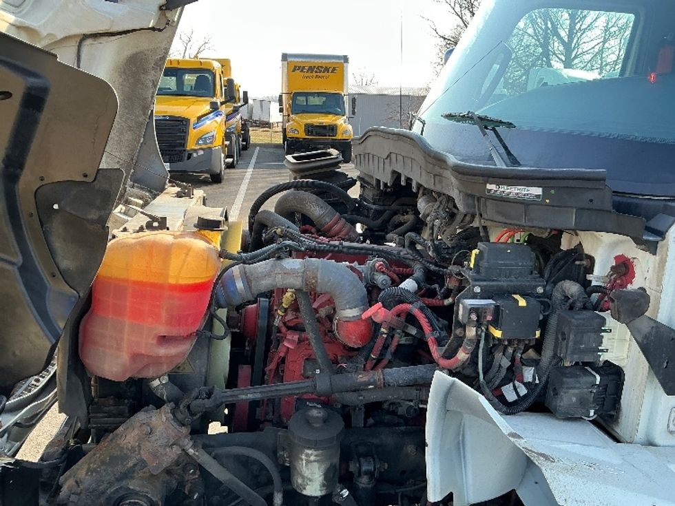 Medium Duty Box Truck-Light and Medium Duty Trucks-International-2020-MV607LP-Dayton-OH-241,876\n\t\tmiles-$ 29,750 - Image 24