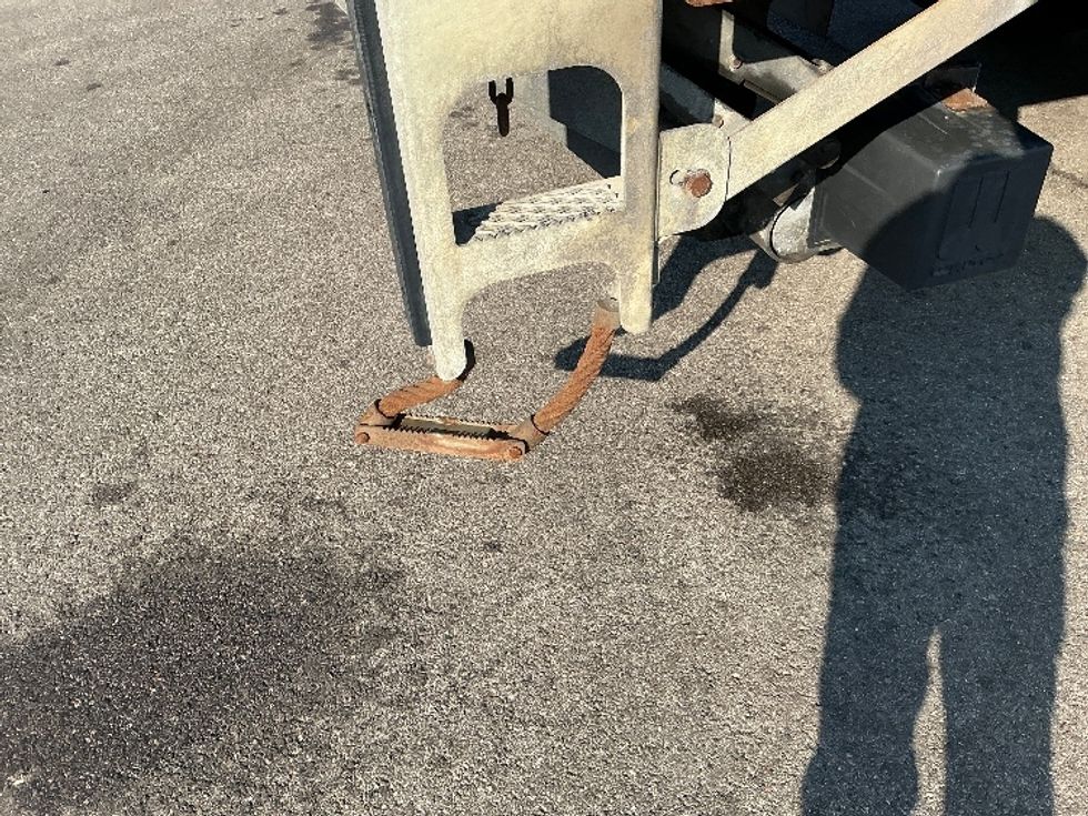 Medium Duty Box Truck-Light and Medium Duty Trucks-International-2020-MV607LP-Dayton-OH-241,876\n\t\tmiles-$ 29,750 - Image 26