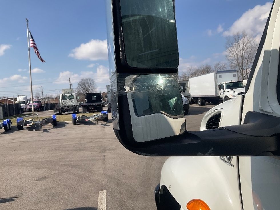 Medium Duty Box Truck-Light and Medium Duty Trucks-International-2020-MV607LP-Dayton-OH-241,876\n\t\tmiles-$ 29,750 - Image 27
