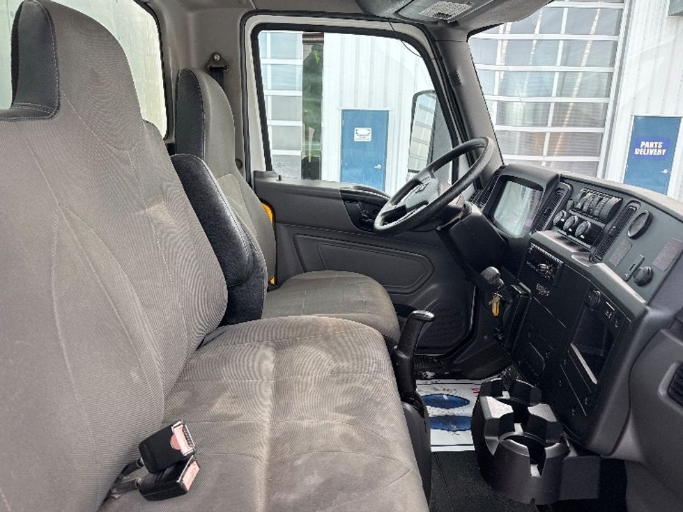 Medium Duty Box Truck-Light and Medium Duty Trucks-International-2020-MV607LP-Edmonton-AB-117,015\n\t\tkm-$ 81,250 - Image 22