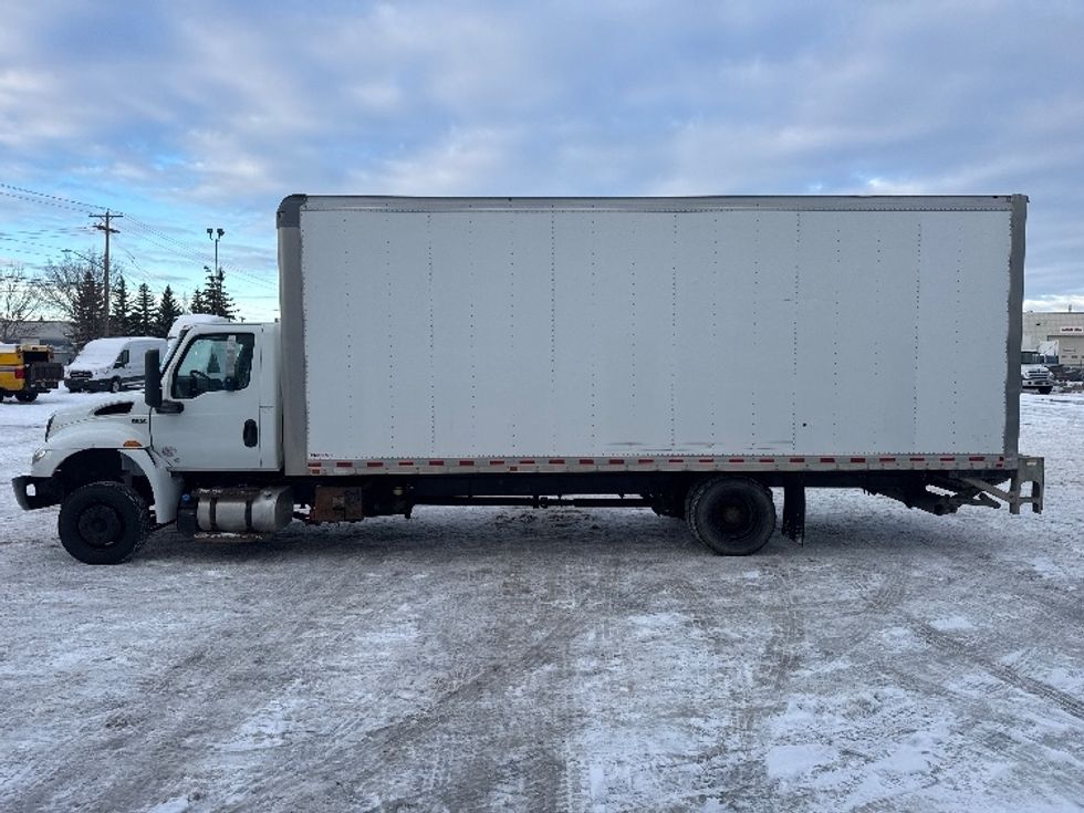 Medium Duty Box Truck-Light and Medium Duty Trucks-International-2020-MV607LP-Edmonton-AB-117,015\n\t\tkm-$ 81,250 - Image 4