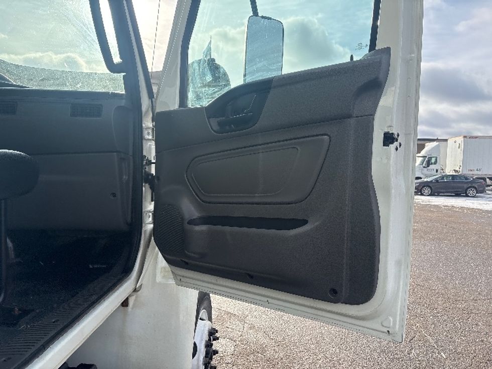 Medium Duty Box Truck-Light and Medium Duty Trucks-International-2020-MV607LP-Lansing-MI-169,234\n\t\tmiles-$ 42,750 - Image 19