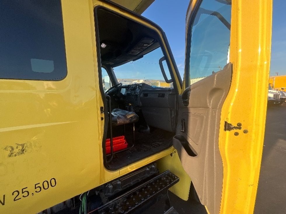 Medium Duty Box Truck-Light and Medium Duty Trucks-International-2020-MV607LP-Linden-NJ-88,800\n\t\tmiles-$ 67,500 - Image 21