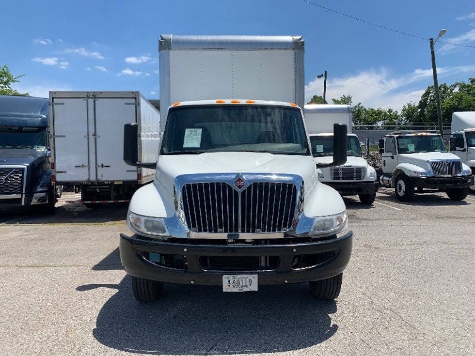 Medium Duty Box Truck-Light and Medium Duty Trucks-International-2020-MV607LP-Nashville (Mount Juliet)-TN-135,616\n\t\tmiles-$ 39,250 - Image 2