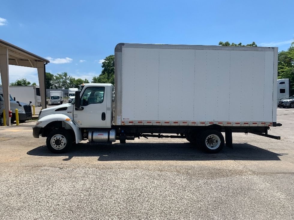 Medium Duty Box Truck-Light and Medium Duty Trucks-International-2020-MV607LP-Nashville (Mount Juliet)-TN-135,616\n\t\tmiles-$ 39,250 - Image 4