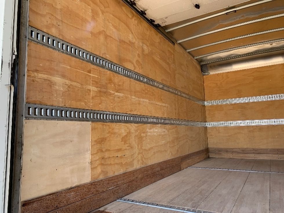 Medium Duty Box Truck-Light and Medium Duty Trucks-International-2020-MV607LP-Nashville (Mount Juliet)-TN-135,616\n\t\tmiles-$ 39,250 - Image 10