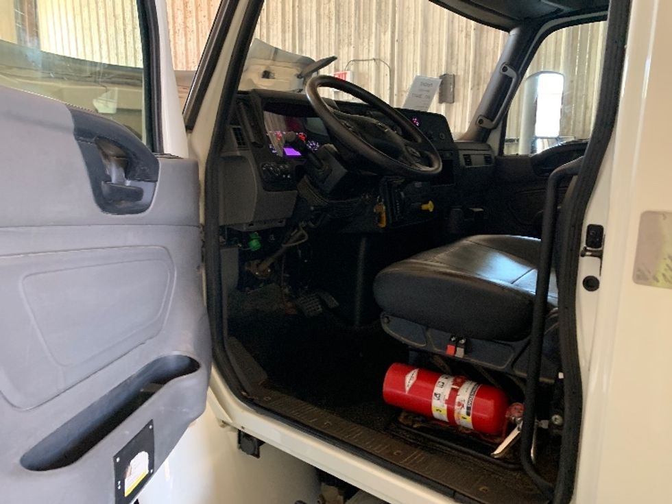 Medium Duty Box Truck-Light and Medium Duty Trucks-International-2020-MV607LP-Nashville (Mount Juliet)-TN-135,616\n\t\tmiles-$ 39,250 - Image 15