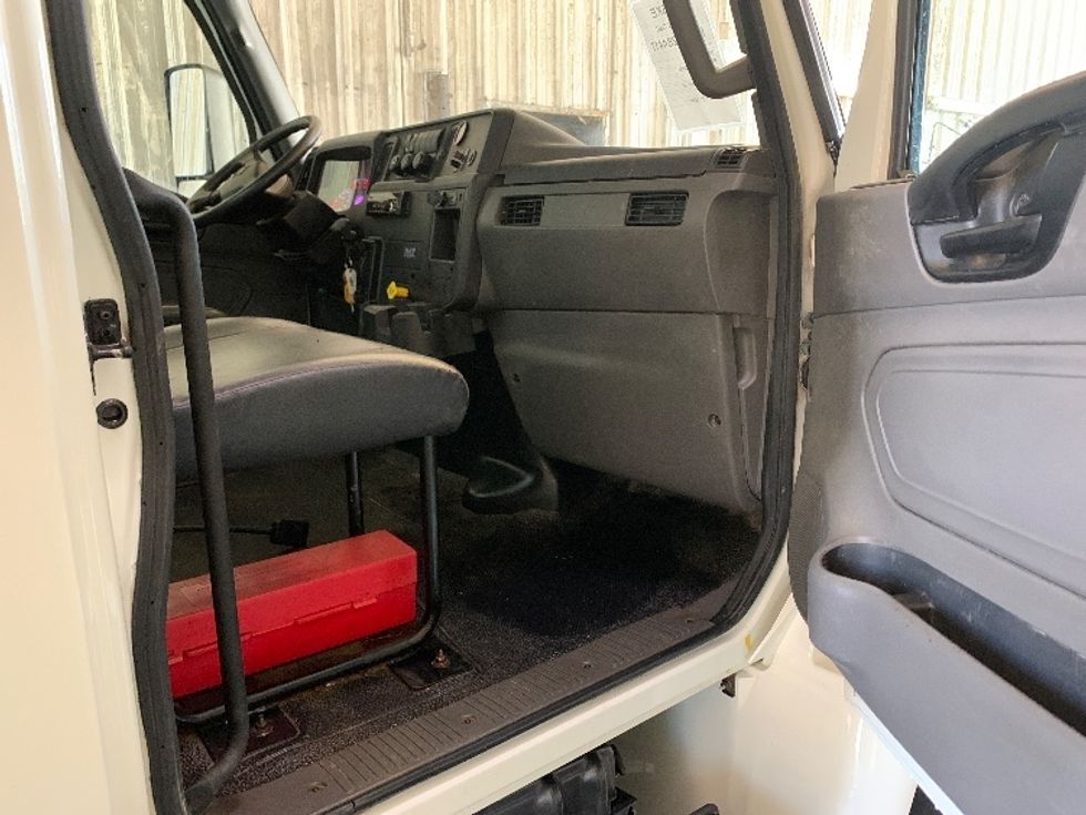 Medium Duty Box Truck-Light and Medium Duty Trucks-International-2020-MV607LP-Nashville (Mount Juliet)-TN-135,616\n\t\tmiles-$ 39,250 - Image 19