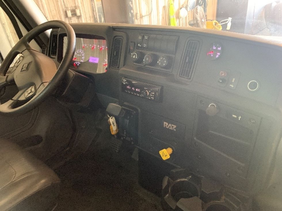 Medium Duty Box Truck-Light and Medium Duty Trucks-International-2020-MV607LP-Nashville (Mount Juliet)-TN-135,616\n\t\tmiles-$ 39,250 - Image 21