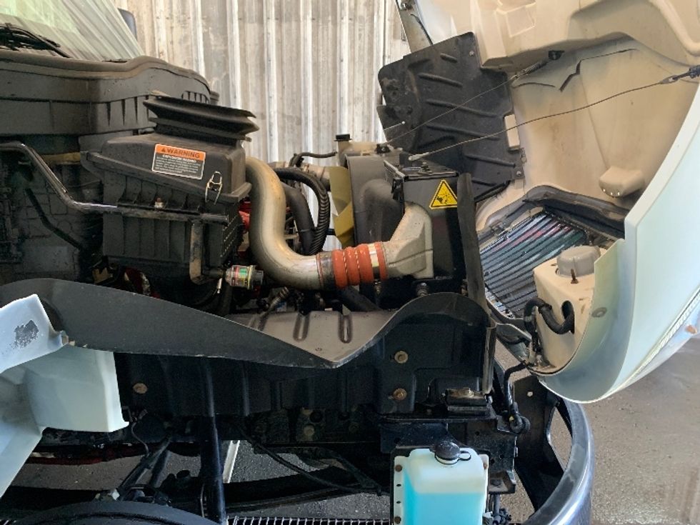 Medium Duty Box Truck-Light and Medium Duty Trucks-International-2020-MV607LP-Nashville (Mount Juliet)-TN-135,616\n\t\tmiles-$ 39,250 - Image 22