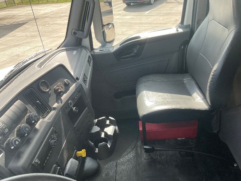 Medium Duty Box Truck-Light and Medium Duty Trucks-International-2020-MV607LP-Nashville-TN-150,331\n\t\tmiles-$ 41,500 - Image 19