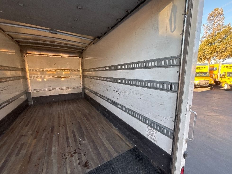 Medium Duty Box Truck-Light and Medium Duty Trucks-International-2020-MV607LP-West Sacramento-CA-100,406\n\t\tmiles-$ 47,000 - Image 12