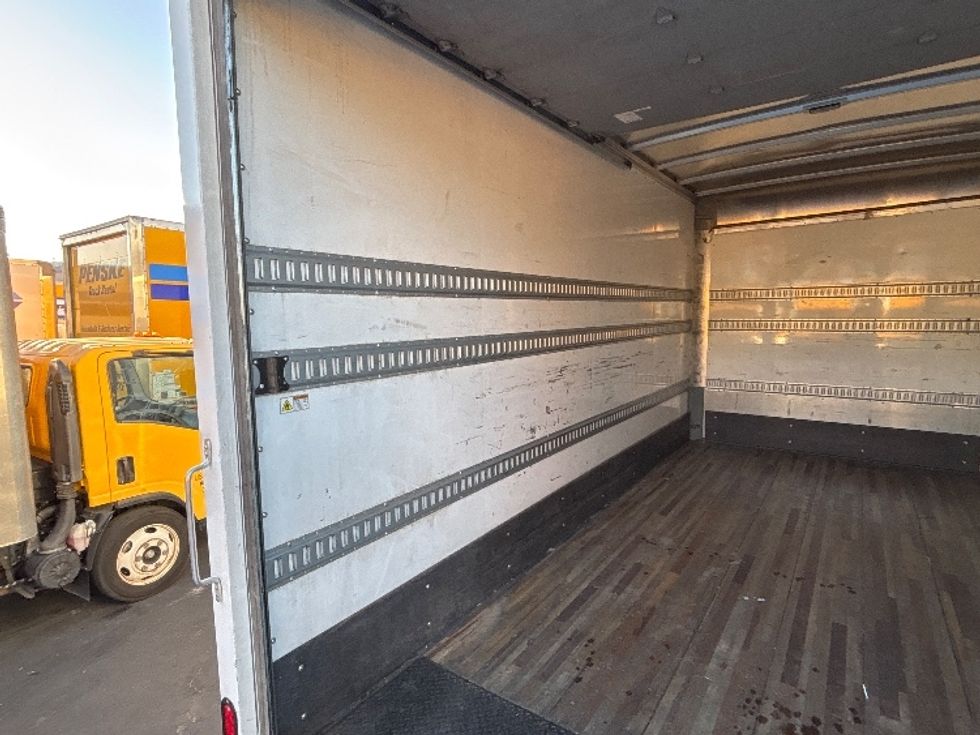 Medium Duty Box Truck-Light and Medium Duty Trucks-International-2020-MV607LP-West Sacramento-CA-100,406\n\t\tmiles-$ 47,000 - Image 11