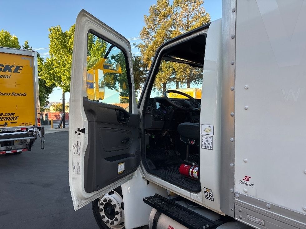 Medium Duty Box Truck-Light and Medium Duty Trucks-International-2020-MV607LP-West Sacramento-CA-100,406\n\t\tmiles-$ 47,000 - Image 16