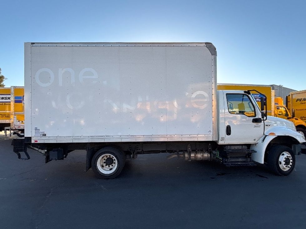 Medium Duty Box Truck-Light and Medium Duty Trucks-International-2020-MV607LP-West Sacramento-CA-100,406\n\t\tmiles-$ 47,000 - Image 15