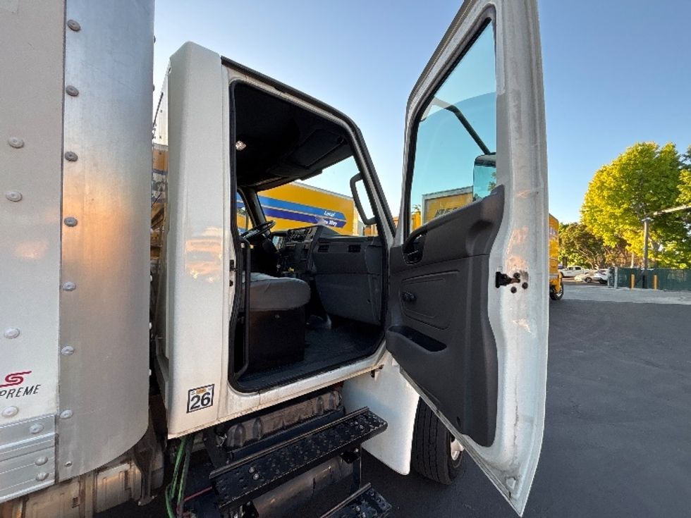 Medium Duty Box Truck-Light and Medium Duty Trucks-International-2020-MV607LP-West Sacramento-CA-100,406\n\t\tmiles-$ 47,000 - Image 20
