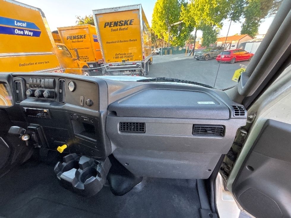 Medium Duty Box Truck-Light and Medium Duty Trucks-International-2020-MV607LP-West Sacramento-CA-100,406\n\t\tmiles-$ 47,000 - Image 21