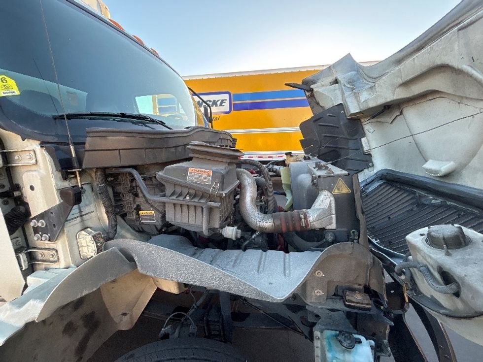 Medium Duty Box Truck-Light and Medium Duty Trucks-International-2020-MV607LP-West Sacramento-CA-100,406\n\t\tmiles-$ 47,000 - Image 23