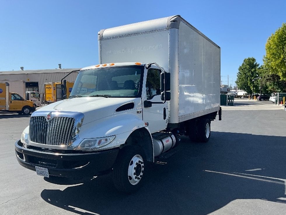 Medium Duty Box Truck-Light and Medium Duty Trucks-International-2020-MV607LP-West Sacramento-CA-59,035\n\t\tmiles-$ 52,750 - Image 3